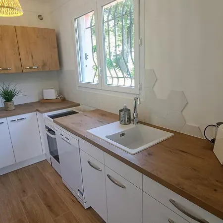 Appartement Beau Rez-de-jardin A Boulouris